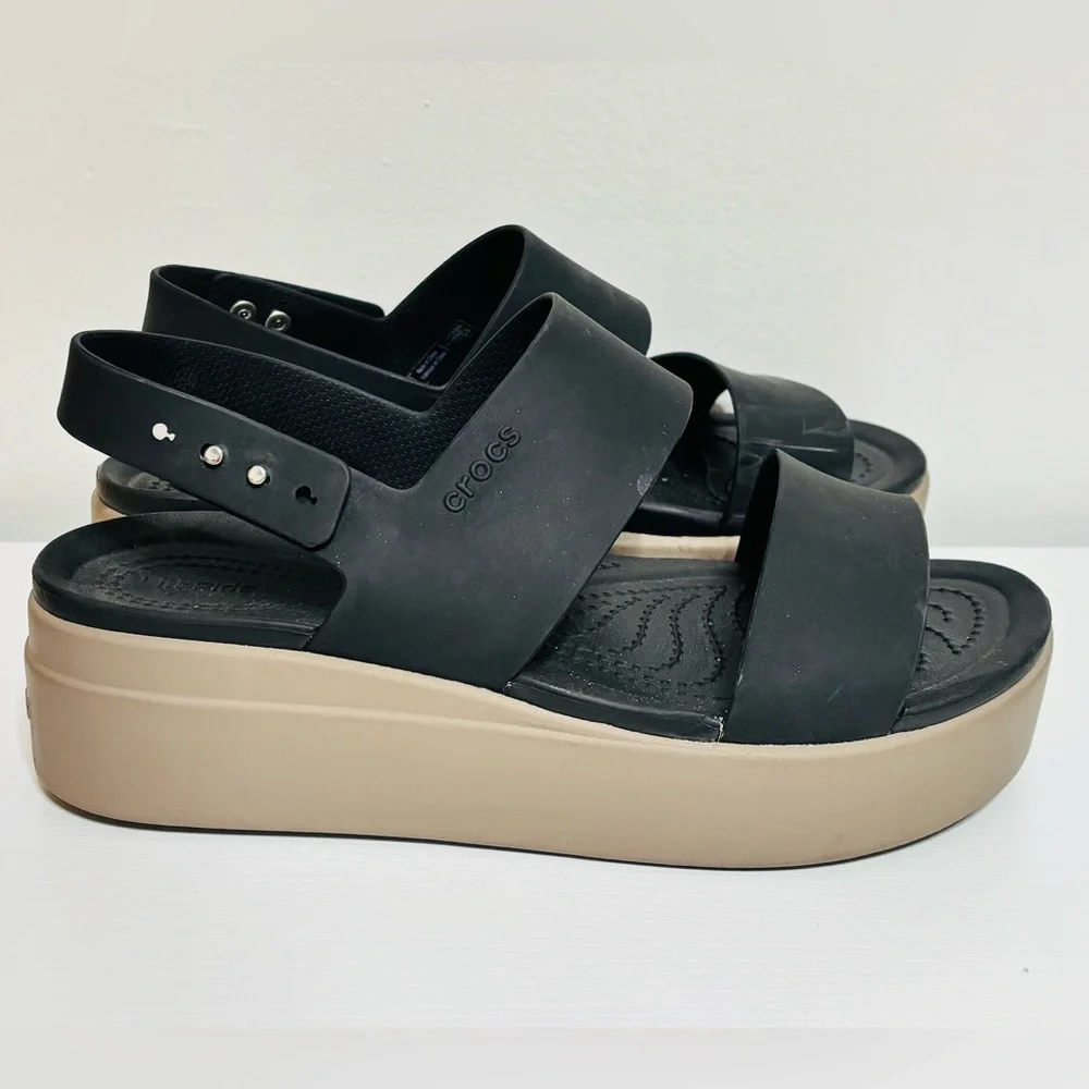 CROCS Brooklyn Low Wedge Black Sandals Size 8 - Picture 2 of 9